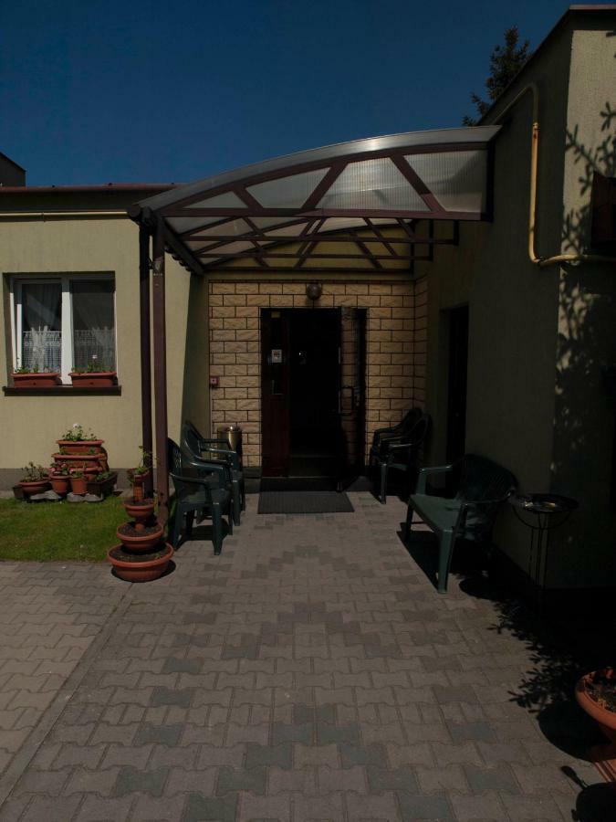 Pokoje Goscinne "Amelia" Raszyn Eksteriør bilde